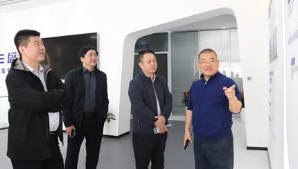 嶗山區(qū)政協(xié)副主席王光輝一行到訪青源峰達(dá)集團(tuán)調(diào)研座談