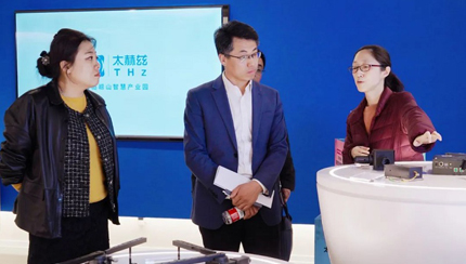 青島市市南區(qū)副區(qū)長(zhǎng)張軍調(diào)研青源峰達(dá)太赫茲科技