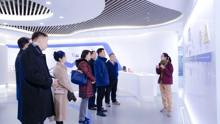 青島市人大常委會(huì)副主任韓守信調(diào)研青源峰達(dá)太赫茲技術(shù)創(chuàng)新發(fā)展