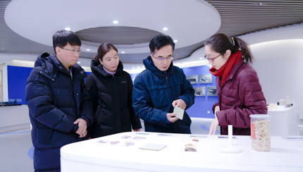 中國科學(xué)院青島能源所崔光磊一行到訪青源峰達(dá)太赫茲科技